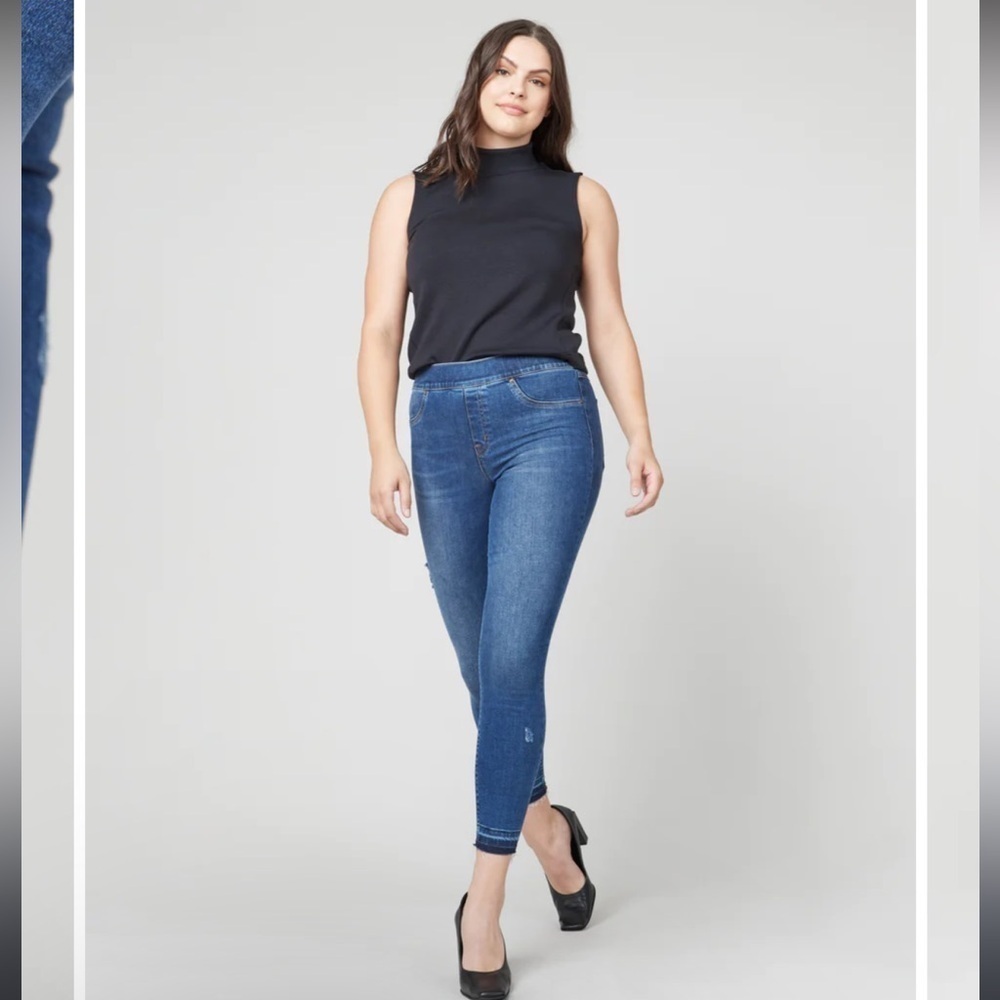 SPANX Distressed Ankle Skinny Jeans,‎ Medium Wash Size Medium 🔴